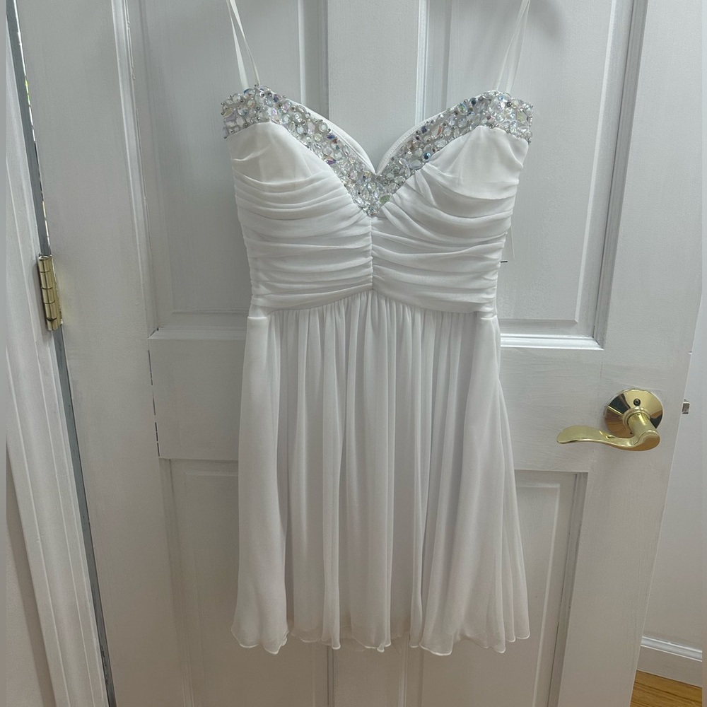 Windsor White Mini Dress - Sparkly with Sweetheart Neckline - NWT - Size: 9/M/L
